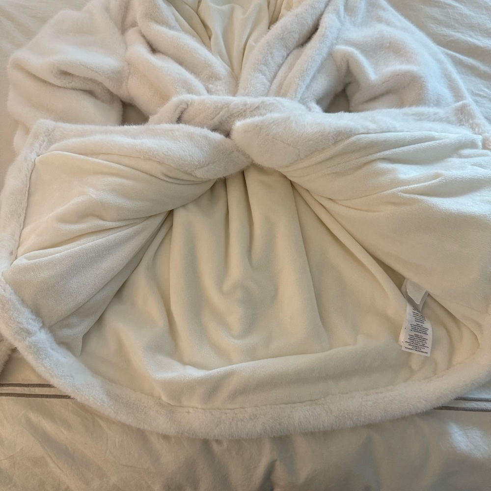 PB Teen Sweetheart Robe - Picture 10 of 10